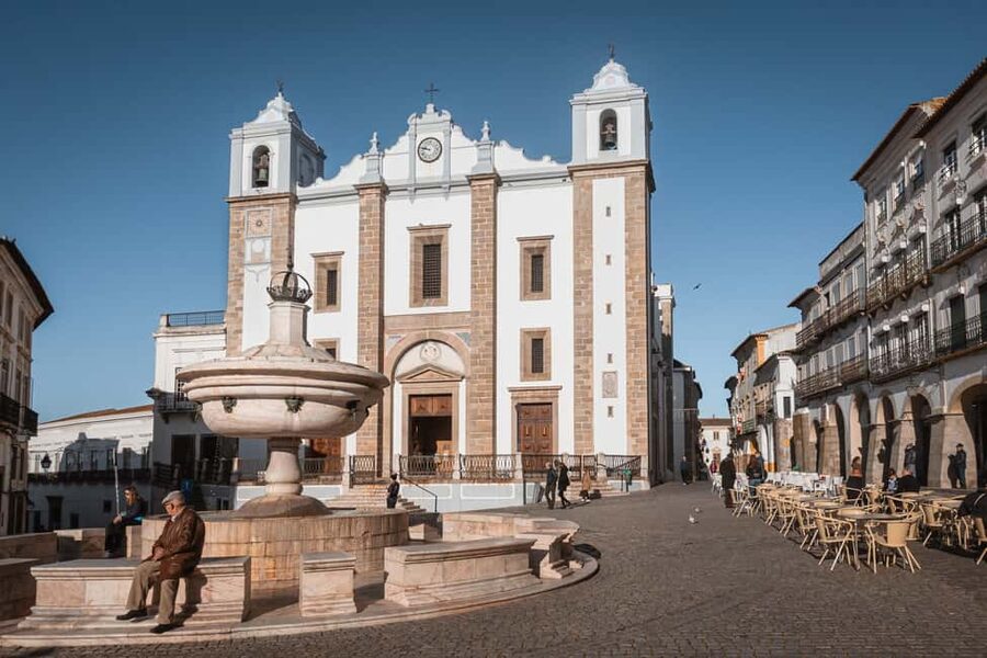 Évora: Private & Flexible Walking Tour in Historic Center - Cathedral terrace views, Church of Loíos, and the Roman Temple in one loop