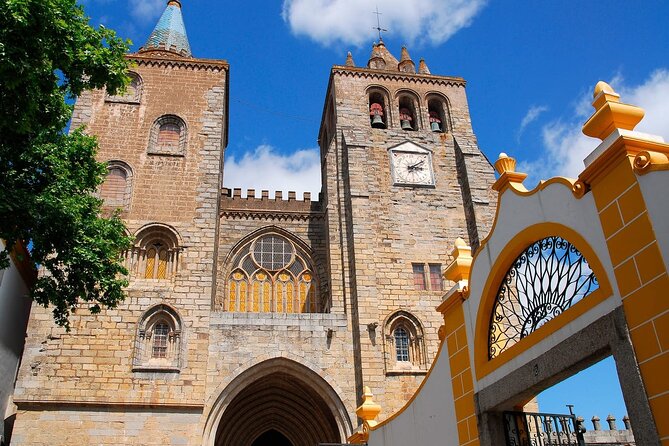 Évora: Private walking tour with tickets to main monuments - Starting at Praça do Giraldo, where Évora’s story begins