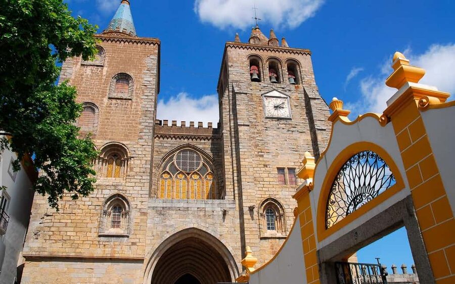 Évora: Private walking tour with tickets to main monuments - Should you book this Évora private walking tour?