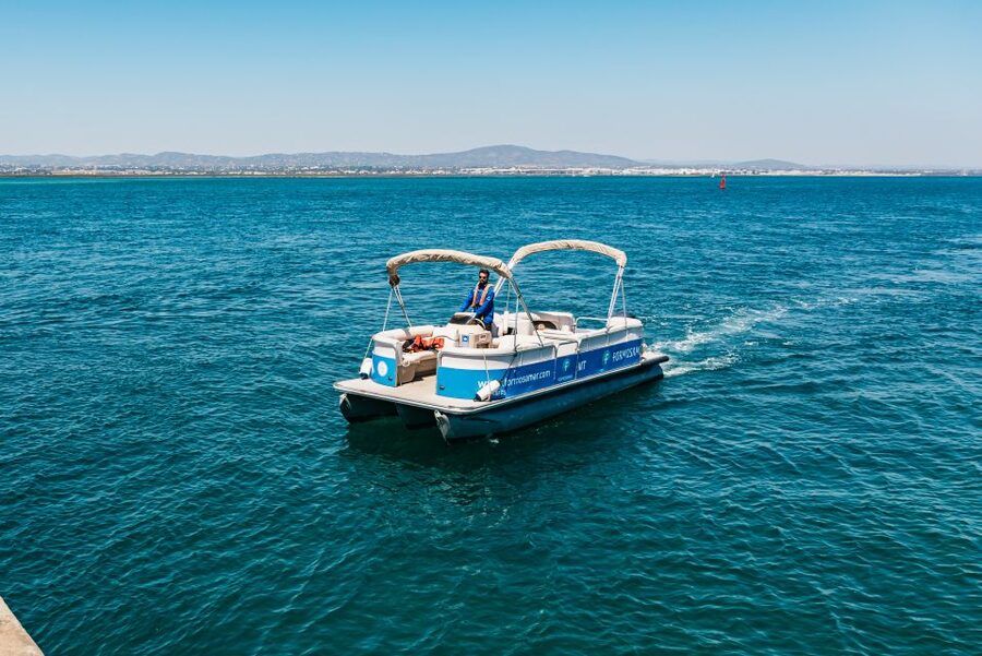 Faro: Deserta Island and Farol Island Catamaran Boat Trip - Comfort and On-Board Style: What Makes the Trip Feel Easy