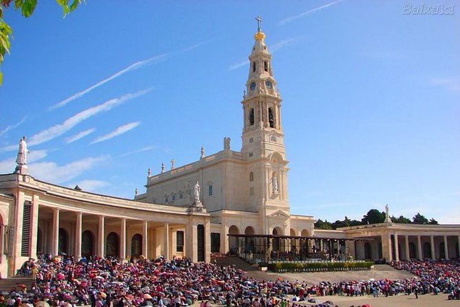 Fátima, Nazaré and Óbidos Small Group Tour from Lisbon - Óbidos medieval village: short wander time with big charm