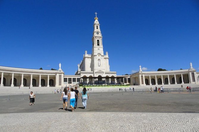 Fátima, Nazaré and Óbidos Small Group Tour from Lisbon - Transport and group size: why 8 travelers changes the mood