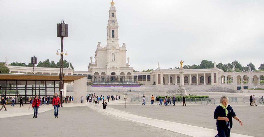 Fátima, Óbidos and the Atlantic Coast Day Tour from Lisbon - Price and value of a 9-hour van tour from Lisbon