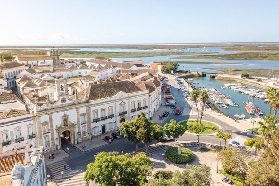 From Albufeira: Full-Day Tour of Algarve Eastern's Finest - Guides on this route: why the storytelling quality matters
