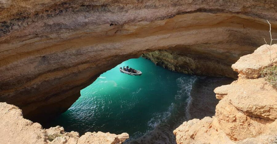 From Armação de Pêra: Benagil Caves and Beaches Boat Tour - From Praia dos Pescadores to the Benagil zone in 1 hour