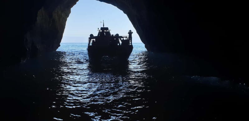 From Lagos: Benagil Caves Catamaran Cruise - Getting comfortable on the catamaran: shade, toilets, and room to move