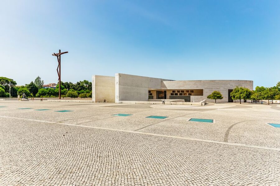 From Lisbon: Fatima Batalha Nazaré & Óbidos Small-Group Tour - Nazaré: cliff viewpoints, lighthouse views, and the Atlantic power show