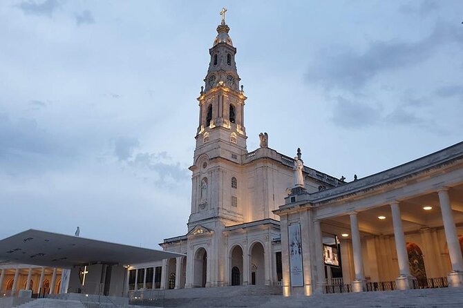 From Lisbon: Fátima, Nazaré, Batalha, and Óbidos Guided Tour - Fátima sanctuary visit: what to see in your time slot