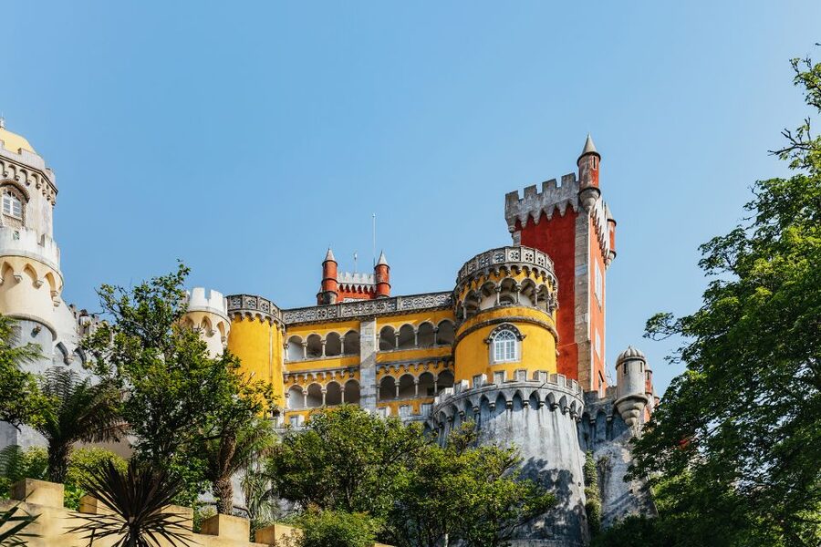 From Lisbon: Sintra & Cascais Group Tour with Pena Palace - Weather and the Pena Palace close risk: what to plan for