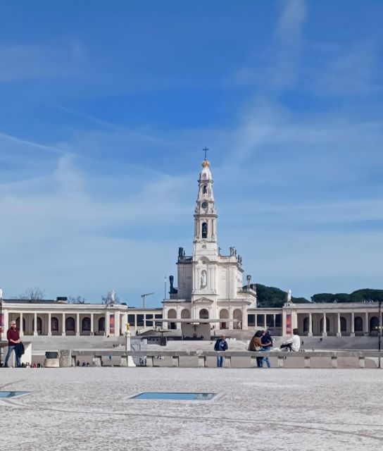 From Lisbon: Small Group Fátima & Little Shepherds Town Tour - Getting Mass at the right moment, and what to do if it shifts