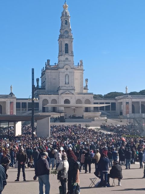 From Lisbon: Small Group Fátima & Little Shepherds Town Tour - Chapel of the Apparitions: short stop, big meaning