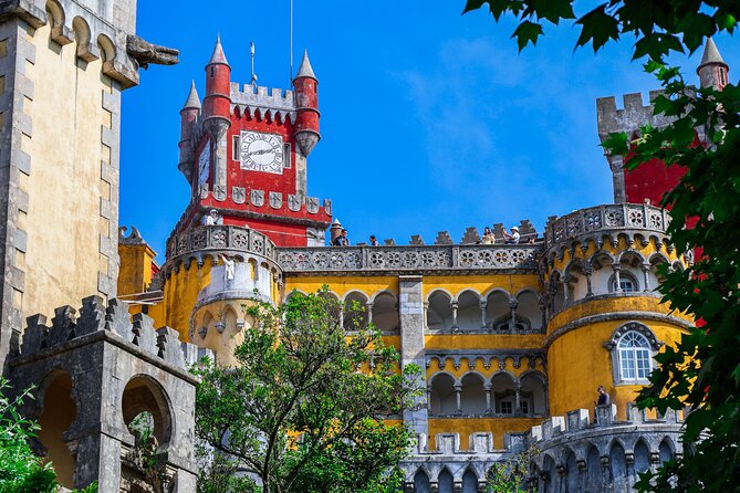 From Lisbon: Small Group to Pena Palace, Nazaré & Fátima - Meeting point and the small-group minivan rhythm from Lisbon