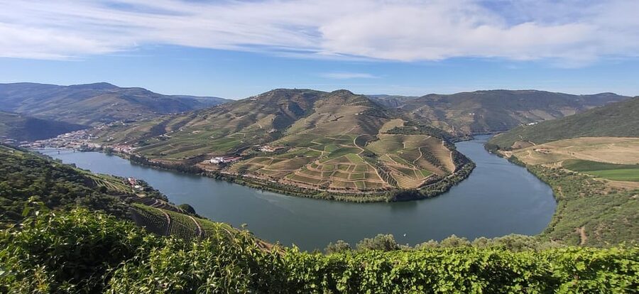 From Pinhão: Douro Valley Tour w/ Wine Tasting and Boat Trip - Starting in Pinhão: where the Douro feels close