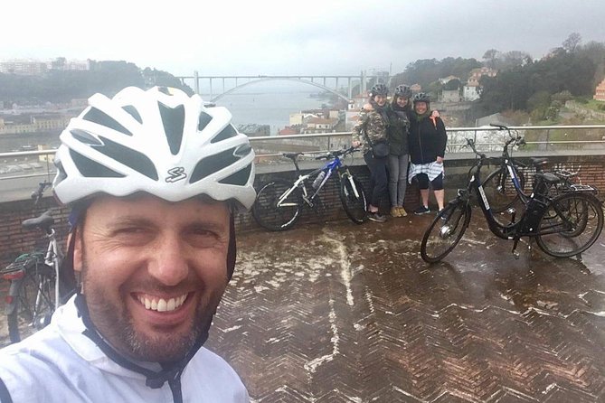From Porto with view to Gaia: Private Bike Tour #DuckSideOfPorto - Gaia streets and viewpoints: the local-feeling part