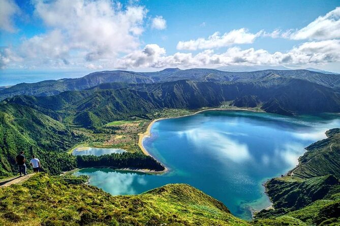 Full-Day Sete Cidades & Lagoa do Fogo Tour With Lunch (West Tour) - The lunch stop at Lagoa: a full recharge in the middle of the day