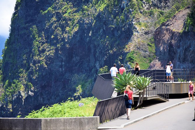 Full Day Tour of Madeira West - Câmara de Lobos: colorful boats, sea views, and Churchill lore