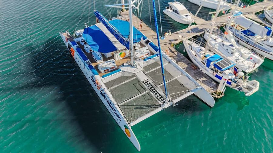 FUN & CHILL – GOLDEN COAST SAILING TOUR - What the crew and music do for the vibe