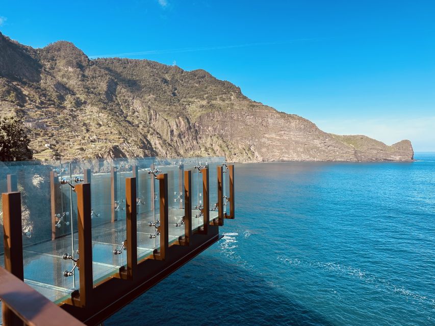 Funchal: East Madeira Island Guided Tour & Laurissilva Walk - Faial and the Guindaste Viewpoint: Fast Stop, Big Panoramas