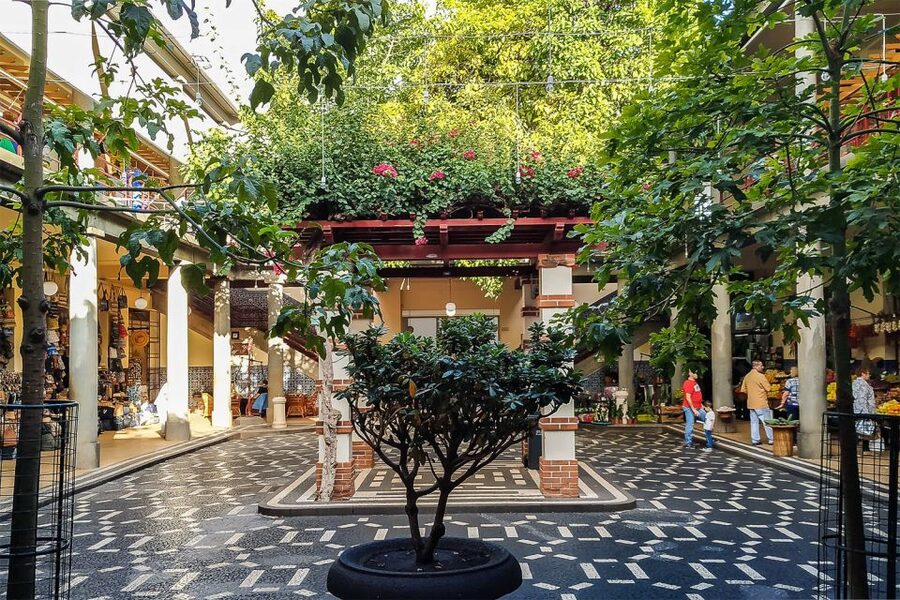 Funchal: Old Town Walking Tour - Farmers’ Market stop: browse, learn, and use your appetite