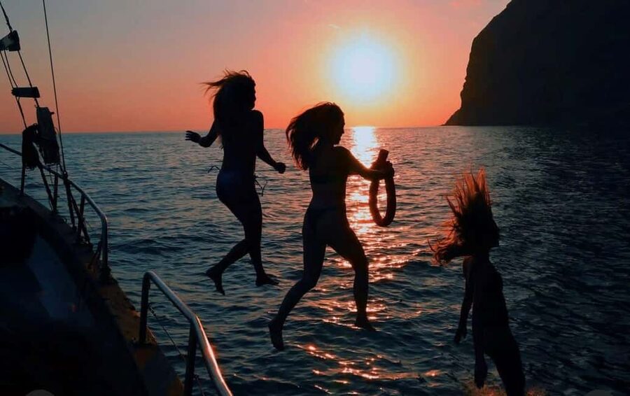 Funchal: Sunset Tour on Traditional Madeiran Boat w/ Drinks - Traditional Dragão boat: smaller, calmer, and more Madeiran