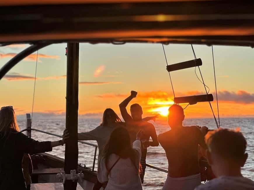 Funchal: Sunset Tour on Traditional Madeiran Boat w/ Drinks - The 3-hour plan: what happens when, without the stress