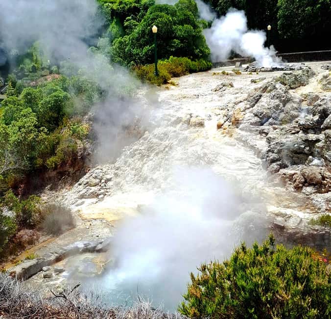 Furnas: Volcano Wonders, Tea Plantation & Waterfall Tour - Caldeiras Vulcânicas and the return through Vila Franca do Campo