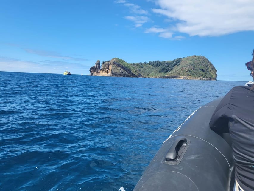 Islet Tour- Ilhéu de Vila Franca do Campo - The guides and the boat team dynamic