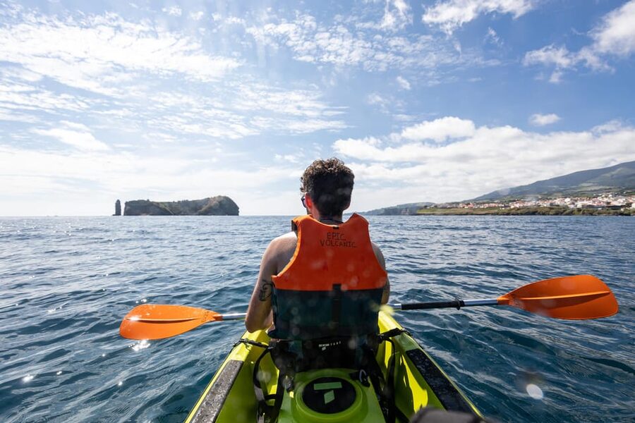 Kayak Guided Tour: Vila Franca do Campo Islet - From Epic Volcanic to the Marina: the first 10 minutes matter