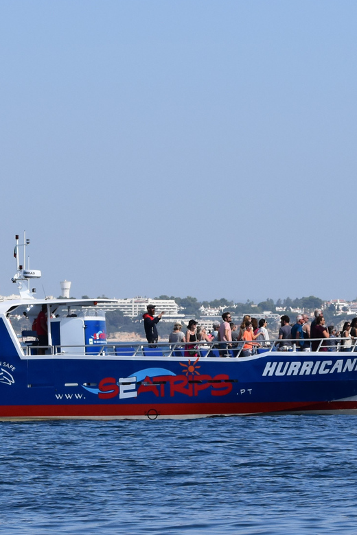 Lagos: Combo Dolphin and Benagil Tour with Marine Biologist - Algar de Benagil Cave: how the boat experience works