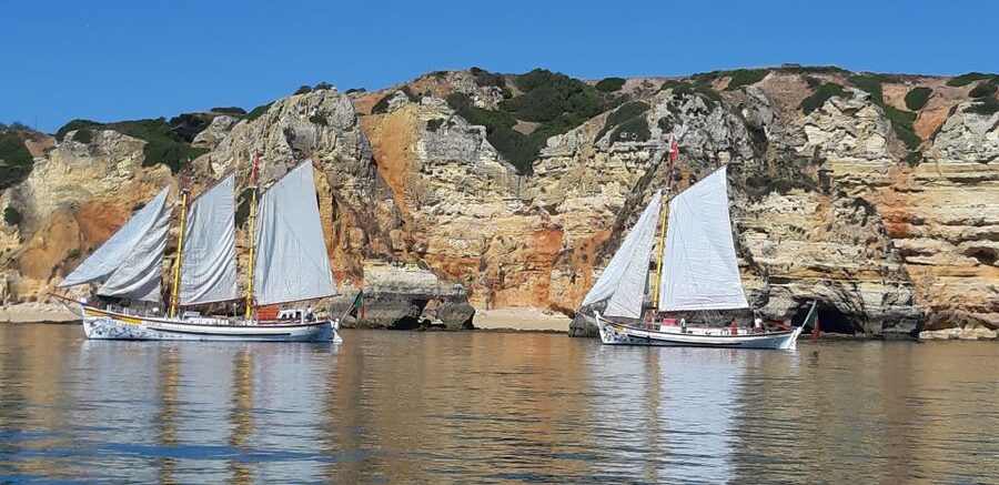 Lagos: Ponta Piedade Sail & Caves Cruise w/Portuguese Tapas - The small-boat transfer: how the cave tour really happens