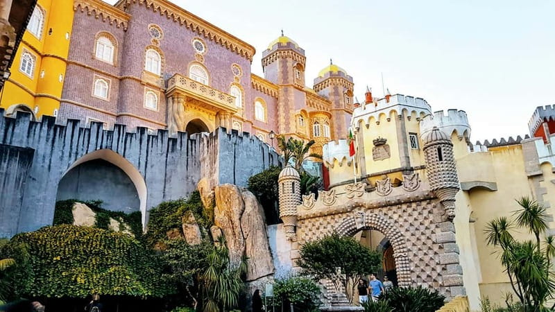 Lisboa: Sintra, Pena, Regaleira, Roca Coast, & Cascais Tour - What to pack so the day feels easy
