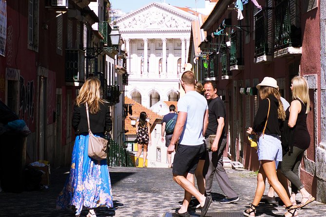 #LisboaLove Walk - Largo do Carmo: your mid-tour reset in a favorite square