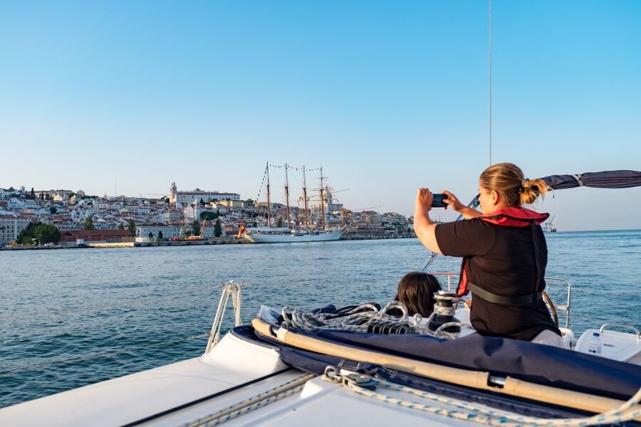 Lisbon: 1 or 2-Hour Cruise along the Tagus River - How the skipper and crew narration works, and why it feels different