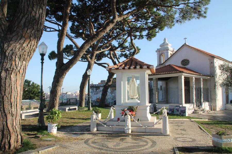 Lisbon: 3-Hour Sightseeing Tuk-Tuk Tour with Free Pickup - Photo stops and 360º angles: turning views into real memories