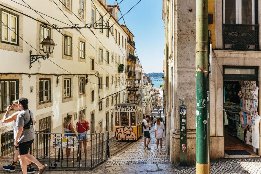 Lisbon: 72/96-Hour Hop-On Hop-Off Bus, Tram & Boat Ticket - Audio guide and staff help: the quiet engine behind the day