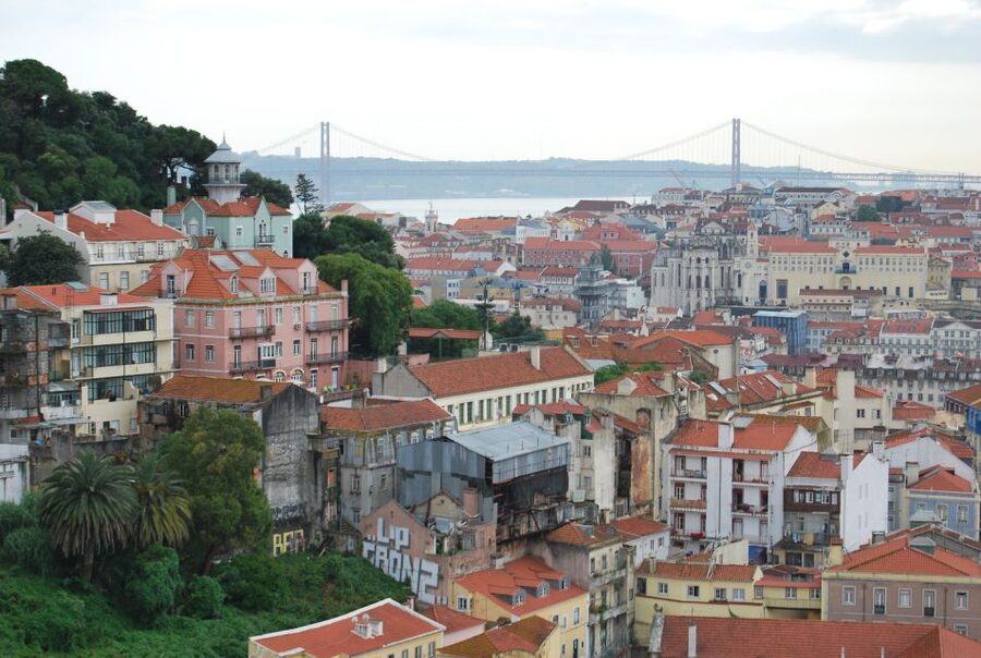 Lisbon: Alfama and São Jorge Castle Quarters Walking Tour - Starting at Casa dos Bicos, Lisbon’s spiky first clue