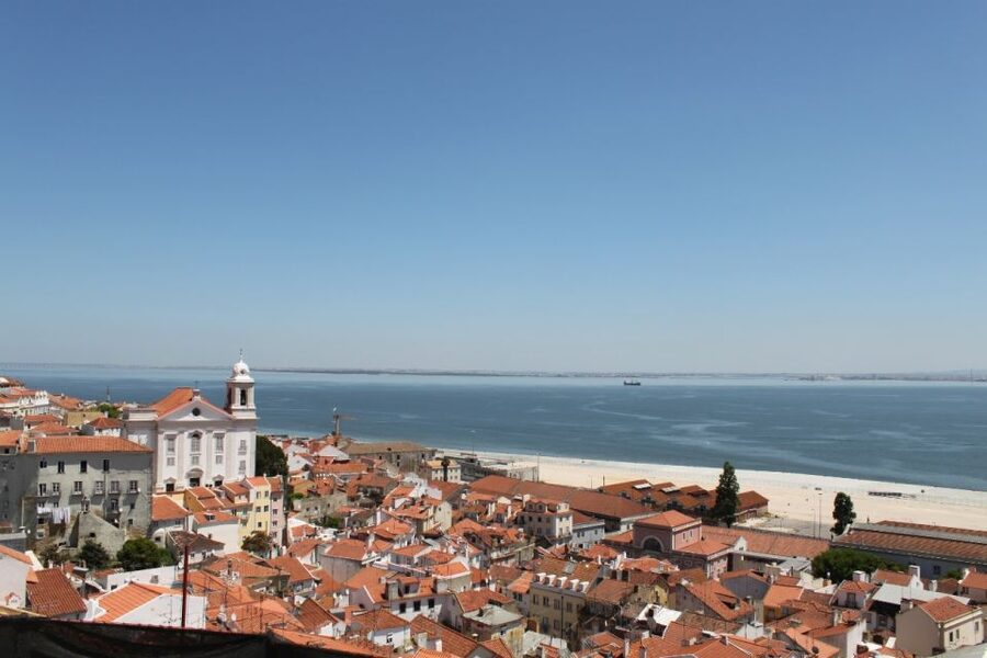Lisbon: Alfama and São Jorge Castle Quarters Walking Tour - Portas do Sol viewpoints and why this walk ends with air in your lungs