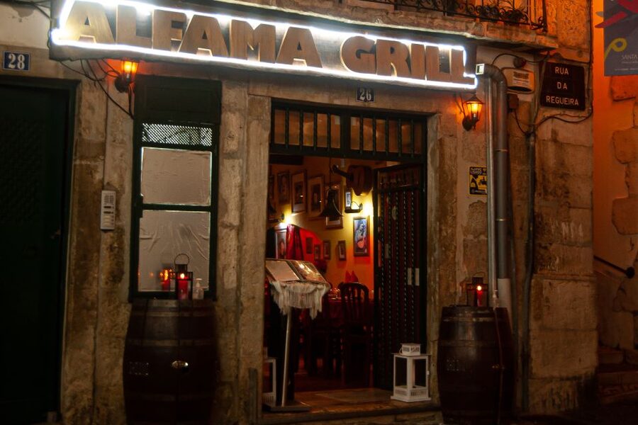 Lisbon: Alfama Tour and Live Fado with Traditional Dinner - Guide matters more than you think, and you can benefit from that