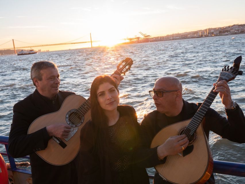 Lisbon: Boat Cruise with Live Fado Performance and a Drink - Getting to Cais da Ribeira das Naus, and how the start actually works