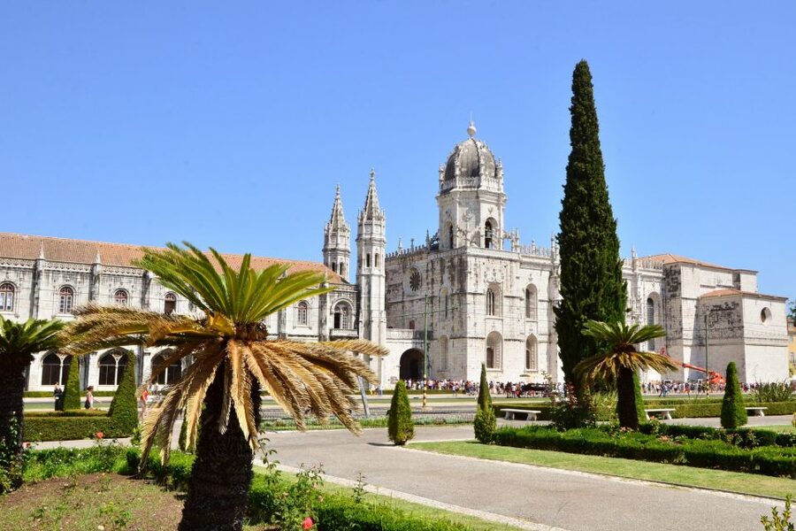 Lisbon: Boat Tour Ticket and Hop-on Hop-off 48-Hour Bus. - Price and value: where $28 feels fair