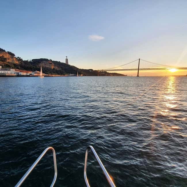Lisbon: Catamaran Cruise with Drinks & Pastel de Nata - Commerce Square to Almada: Starting Lisbon From the Water