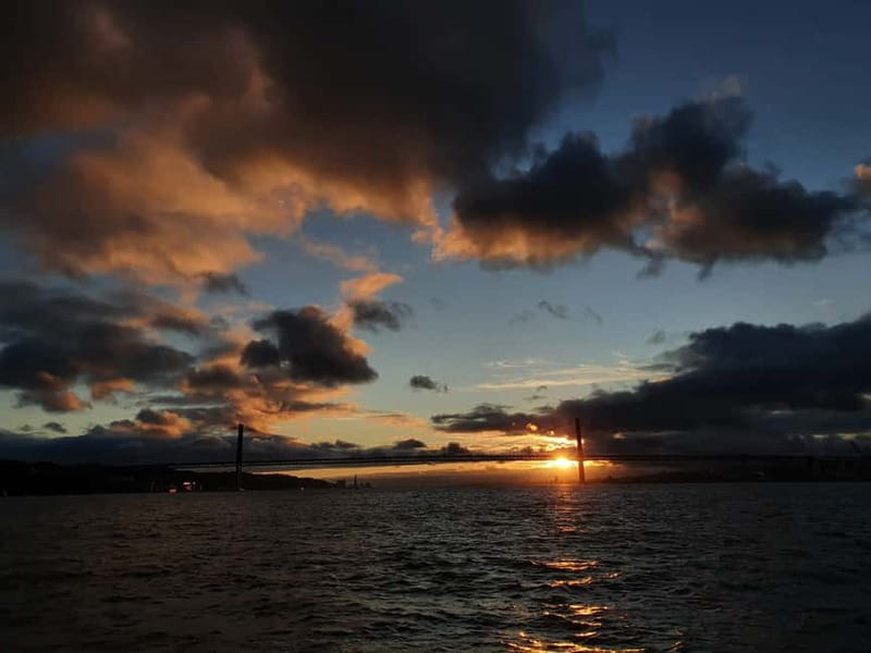 Lisbon: Catamaran Cruise with Drinks & Pastel de Nata - Belém Tower and the Discoveries You Can Actually See