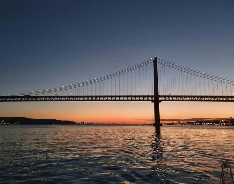 Lisbon: Catamaran Cruise with Drinks & Pastel de Nata - Sunset Departures: What Changes When the Light Fades