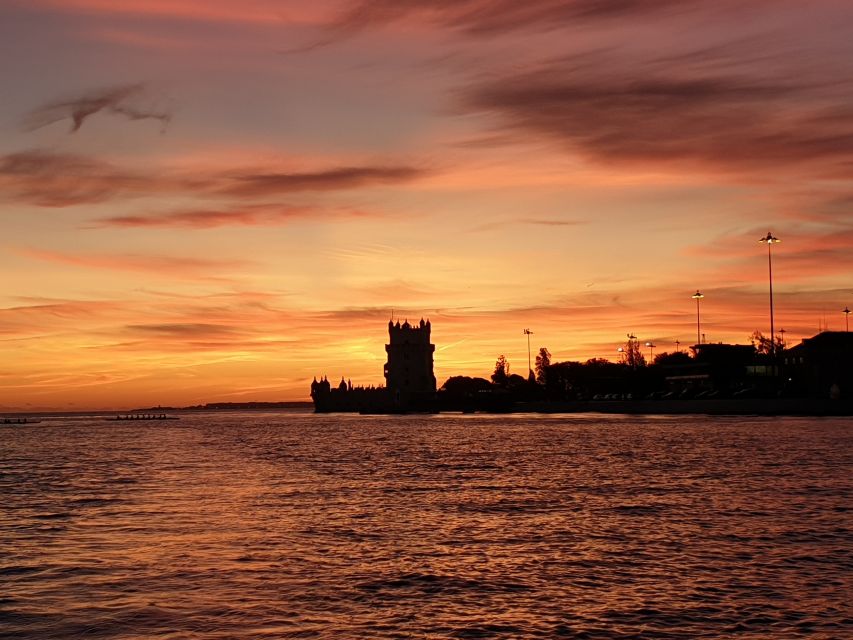 Lisbon: Champagne Sailing Tours - From the dock to 25 de Abril Bridge: the first payoff