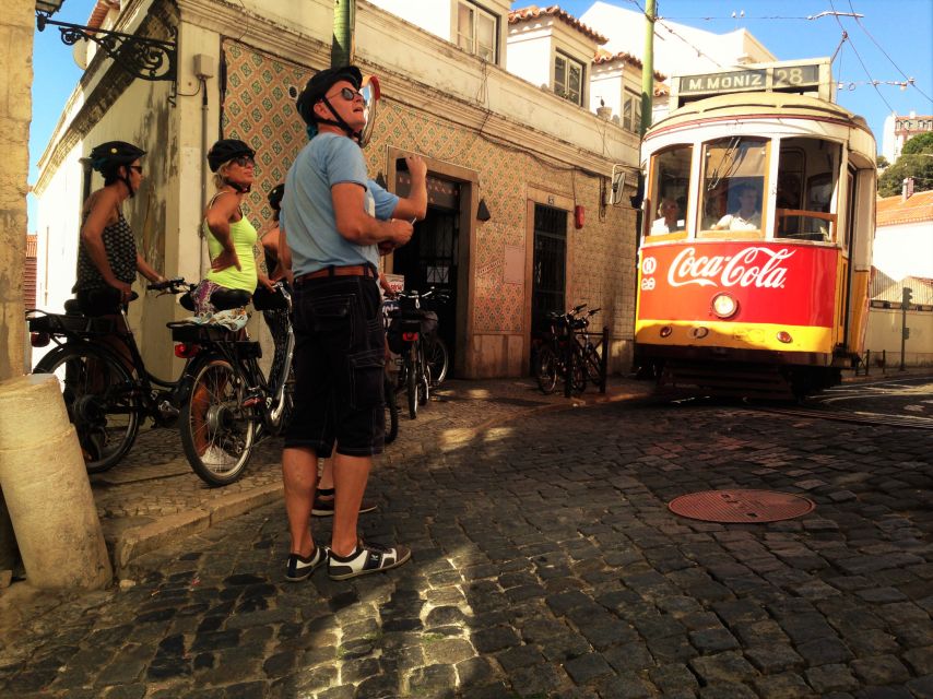 Lisbon: City Highlights and Viewpoints E-Bike Tour - Calouste Gulbenkian Foundation, Then the Aqueduct Photo Stop