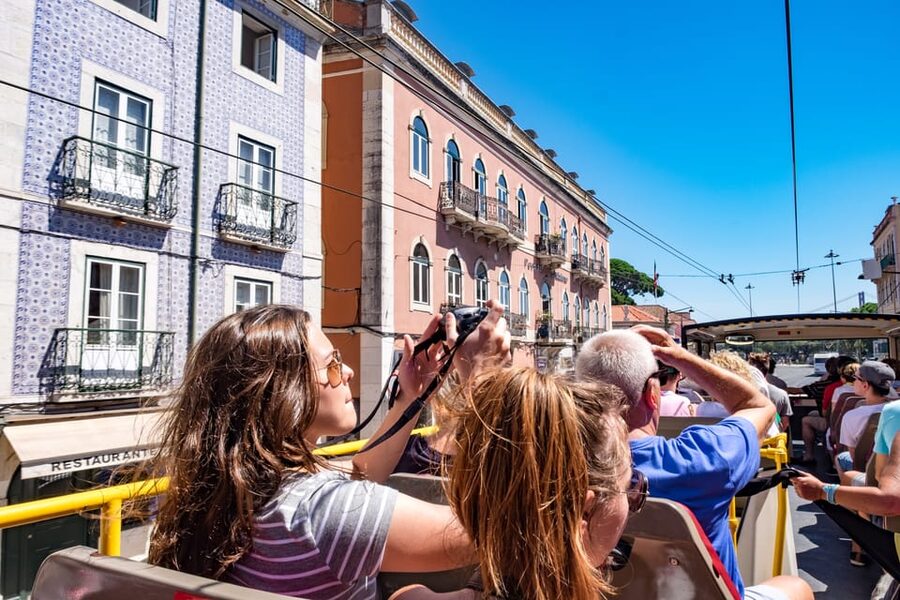 Lisbon: City Sightseeing Hop-On Hop-Off Bus Tour - Night Tour at 8:00pm, plus when it really helps