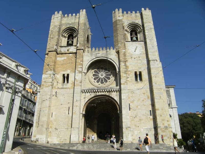 Lisbon: City Tuk-Tuk Guided Tour with Hotel Pickup - Senhora do Monte and São Vicente de Fora: Viewpoints Plus Atmosphere