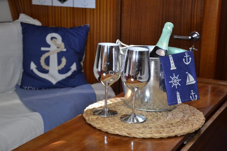 Lisbon: Day and Sunset Tour on the Tagus River - Getting comfortable onboard: blankets, snacks, WiFi, and the photo help