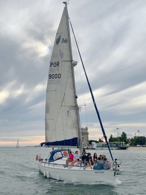 Lisbon: Day and Sunset Tour on the Tagus River - Sunset timing on the Tagus, and what to wear