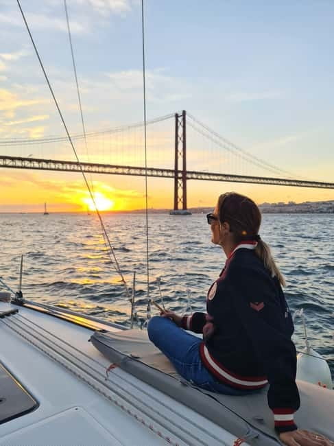 Lisbon: Daytime or Sunset Boat Cruise with History and Wine - Quick hits before you sail